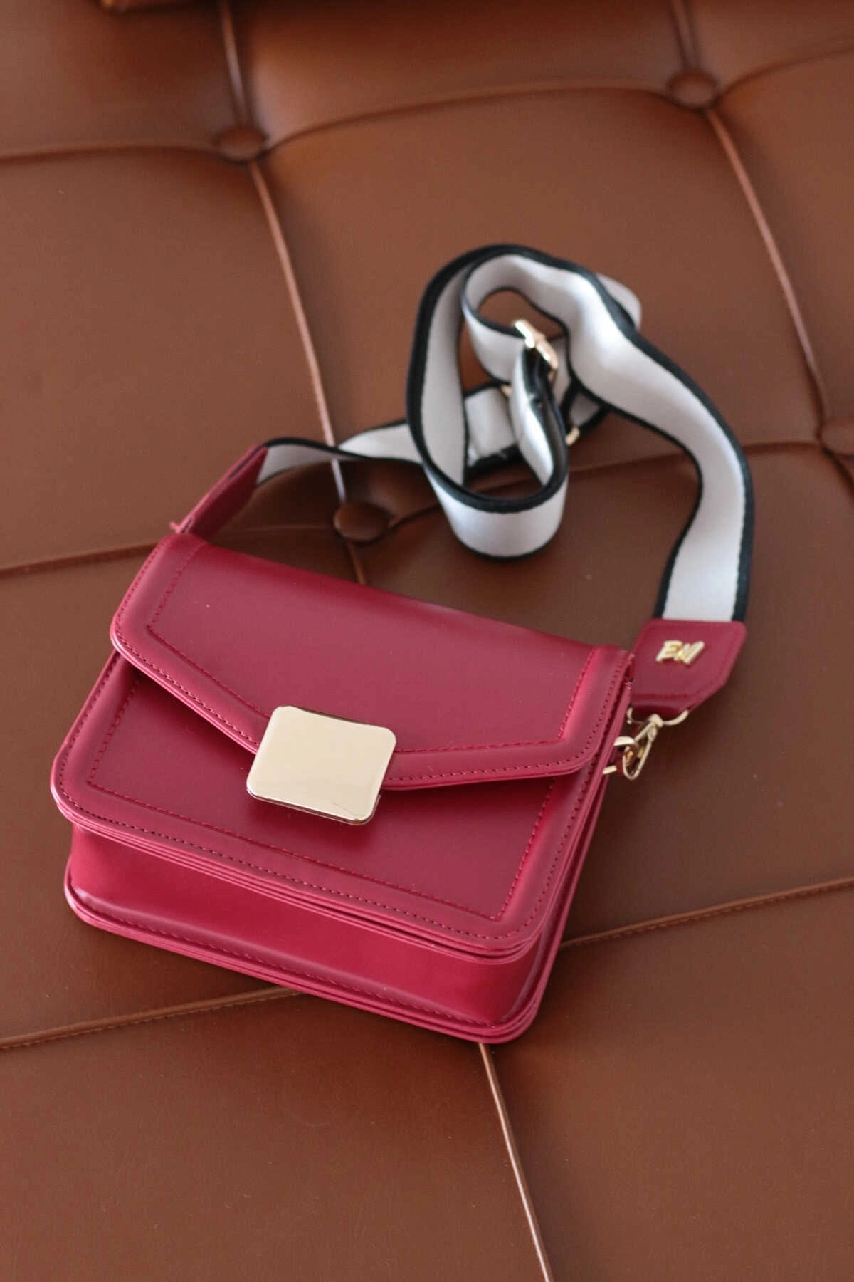 Kapaklı Çok Bölmeli Çanta Cherry Red - 1