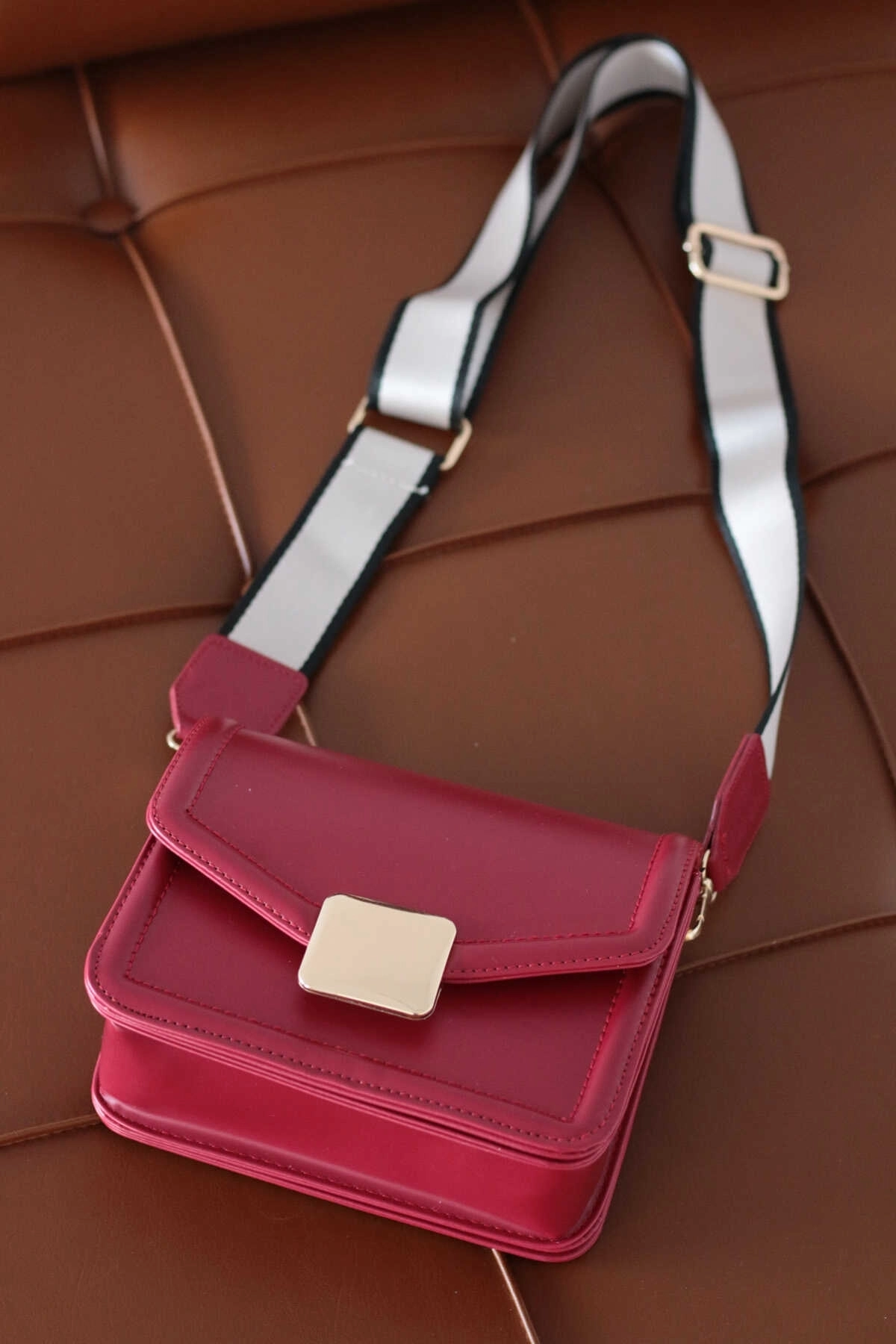 Kapaklı Çok Bölmeli Çanta Cherry Red - 2